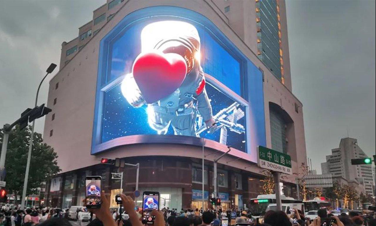 Naked Eye 3D LED Displays — 3